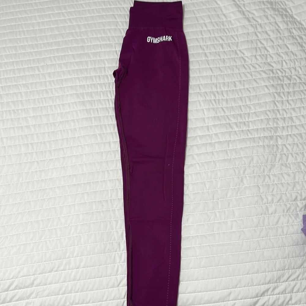 Gymshark gym leggings. Unsure about style, very stretchy and soft. Size S